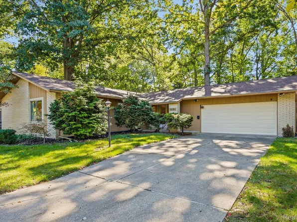 16168 Timberview Dr, Clinton Township, MI 48036