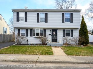 22 Bay Ave, Middletown, NJ 07748