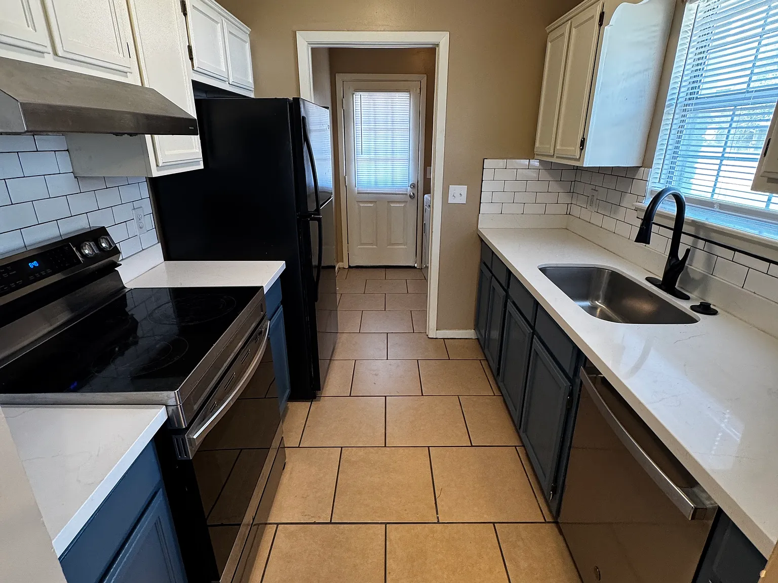 2 bed, 980 sqft, $1,325 — Photo 2