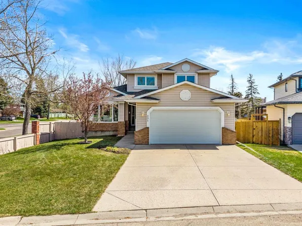 131 N Lake Simcoe Ct SE, Calgary, AB T2J 7E7
