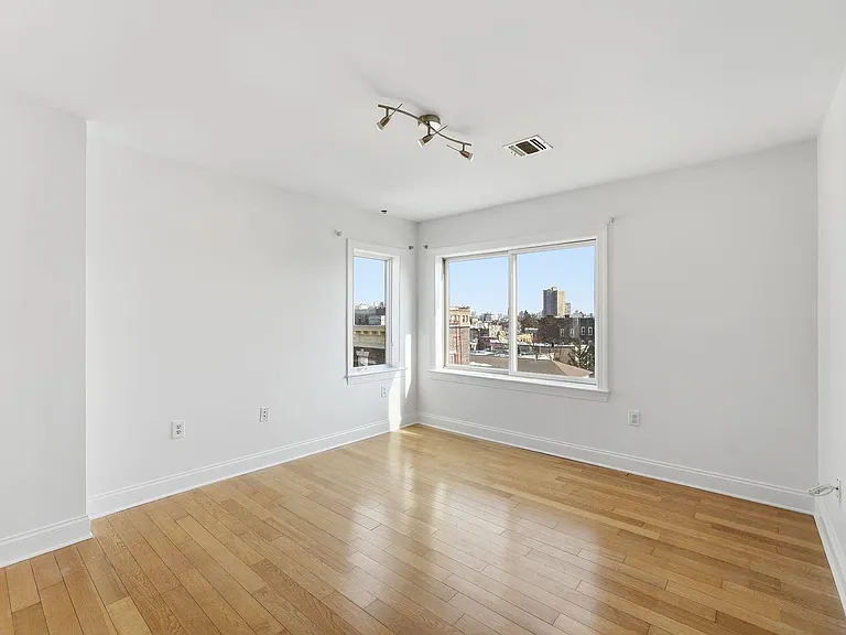 5509 Madison St #504 — Photo 2