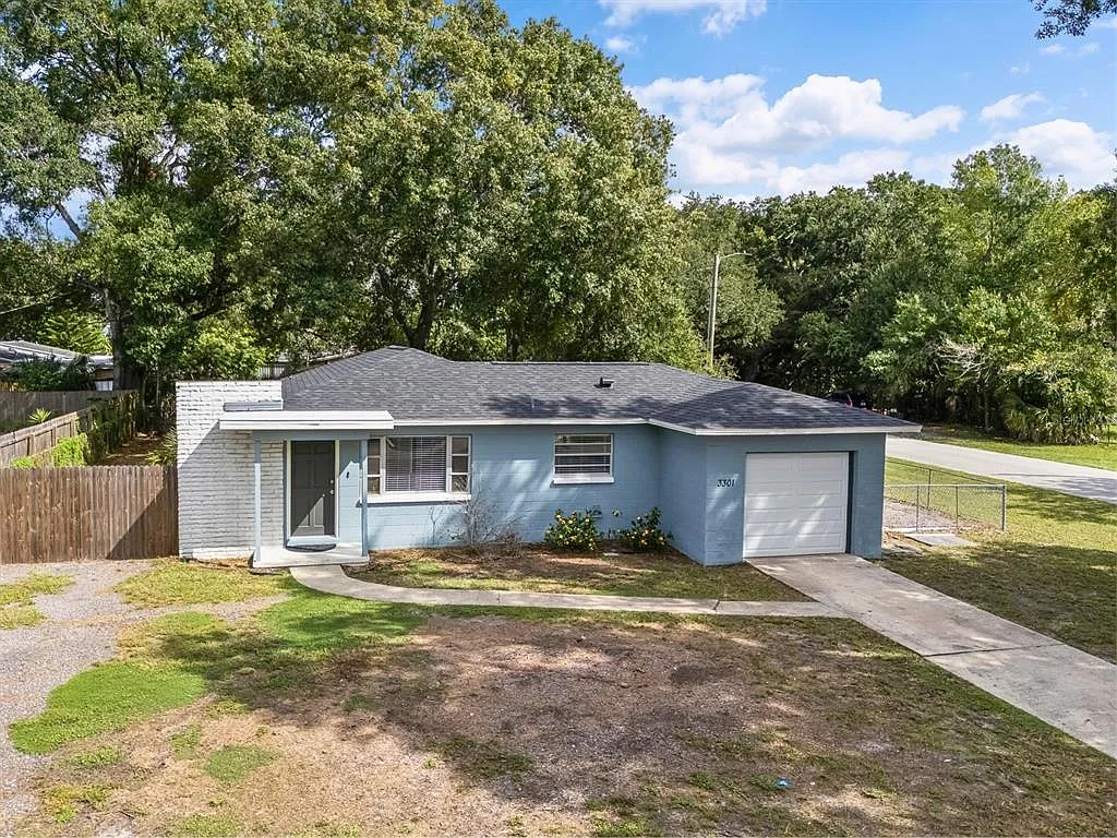 3 bed, 1.5 bath, 1130 sqft, $2,450 — Photo 2