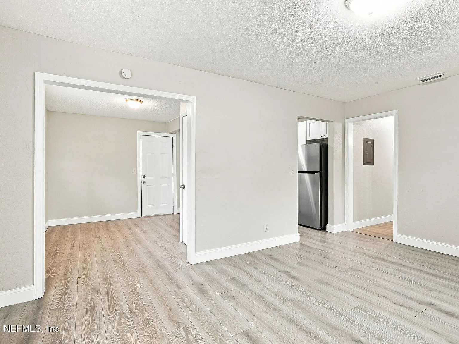 3 bed, 1.0 bath, 975 sqft, $1,225 — Photo 3