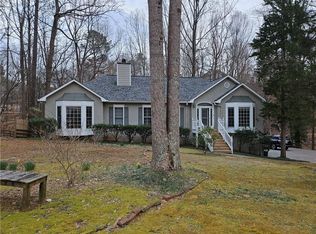 719 Lake Point Dr, Woodstock, GA