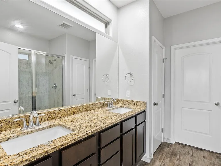 3406 Angelina St — Photo 10