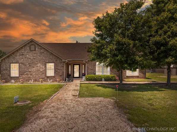 2006 S Pierce Ave, Wagoner, OK 74467
