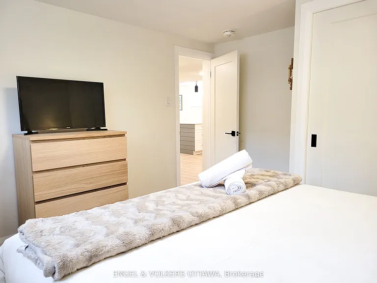 2075 Balharrie Ave #B — Photo 15