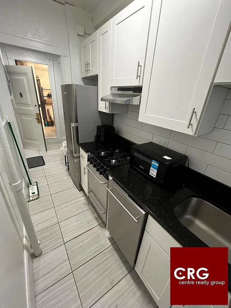 2 bed, 1.0 bath, $4,285 — Photo 1
