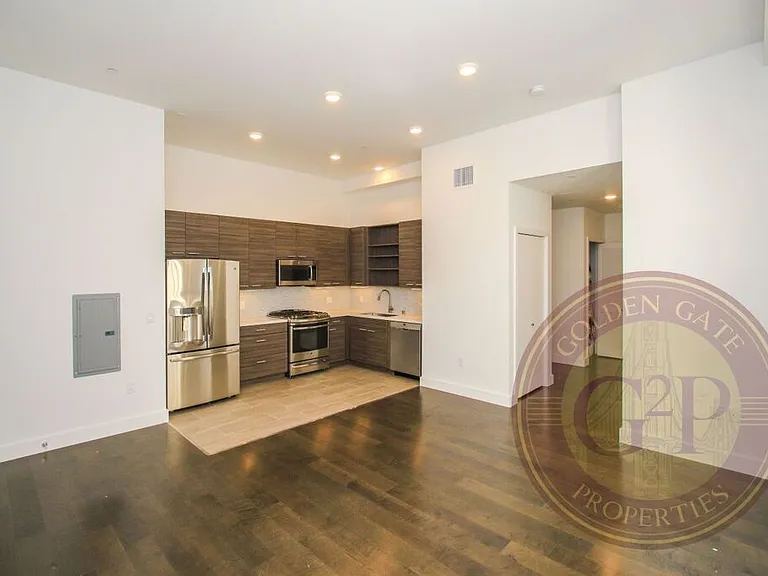 722 Montgomery St — Photo 6