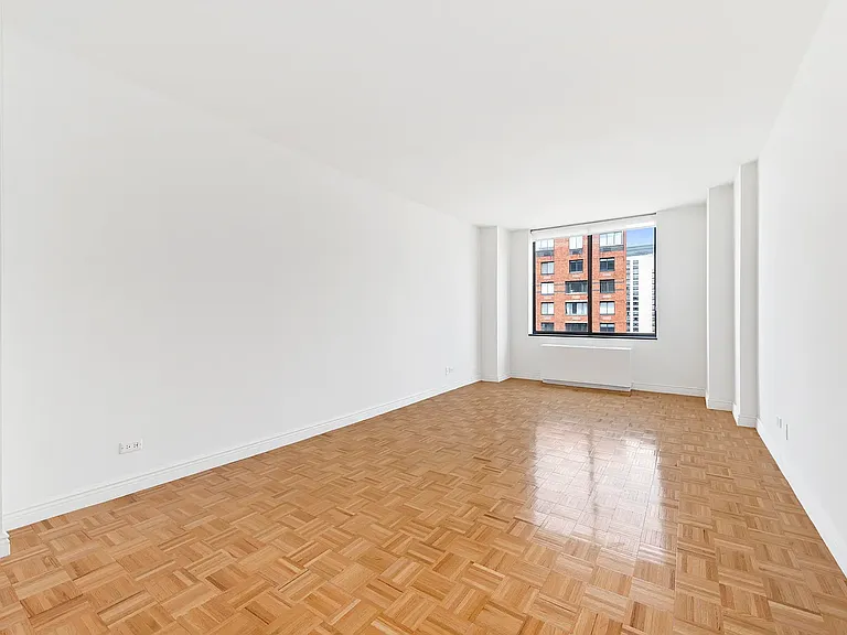 380 Rector Pl #20C — Photo 1