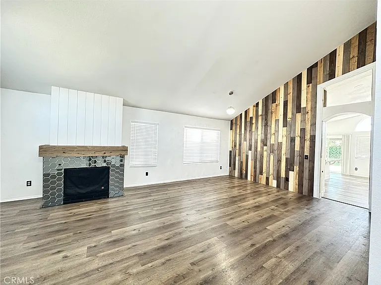 22841 Brompton St — Photo 7