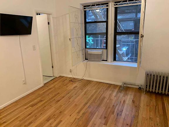 4th image of 111 W 16th St #1NN