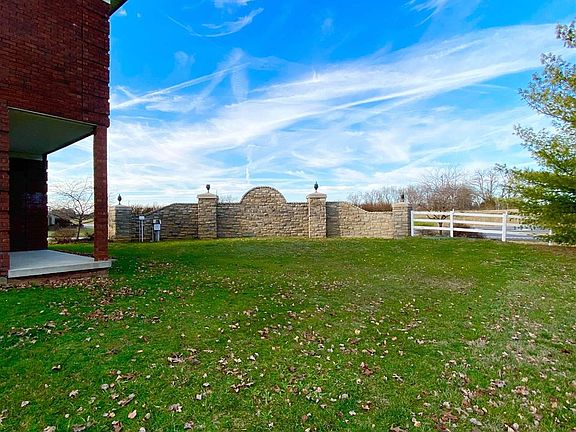 4th image of 100 Tuscany Ln