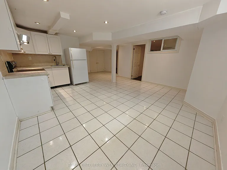 57 Garland Cres #BASEMENT — Photo 3
