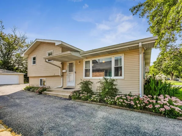 233 N Hager Ave, Barrington, IL 60010