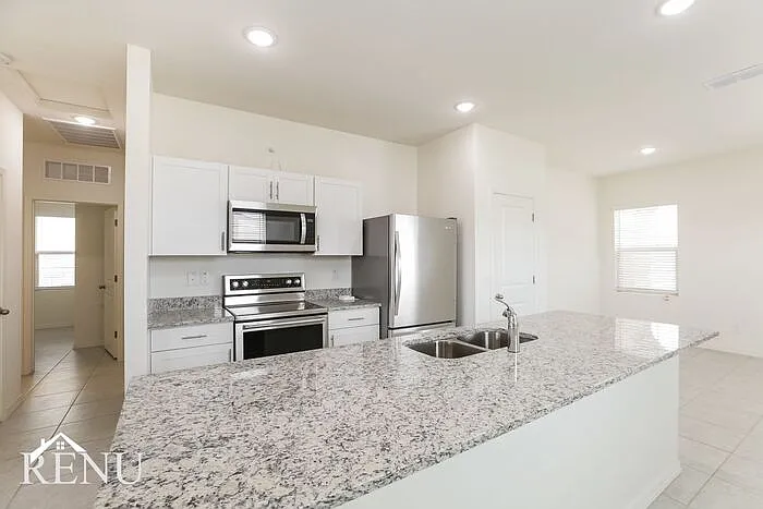 3 bed, 2.0 bath, 1402 sqft, $1,625 — Photo 3
