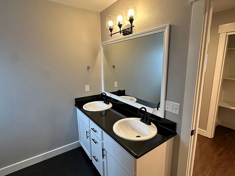 1670 Westwind Cir — Photo 31