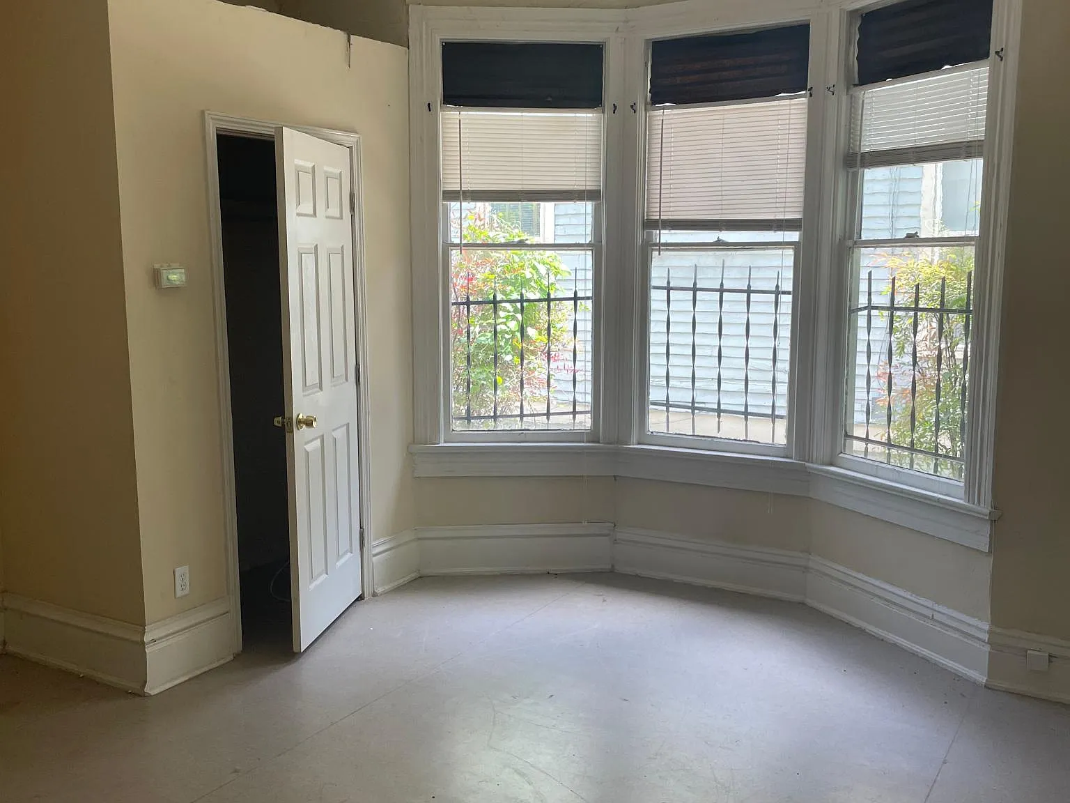 2103 Linden Ave — Photo 3