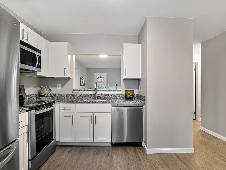 18728 Martins Landing Dr — Photo 6