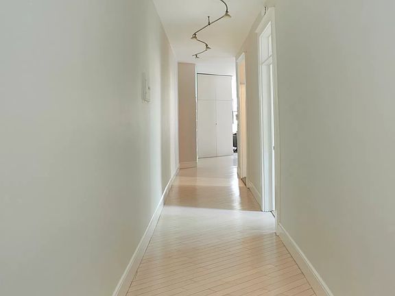 5th image of 231 W 21st St APT 5B