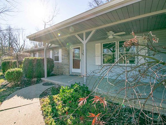 3rd image of 950 Treelane Dr