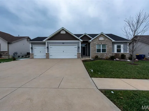 1011 Pine Creek Dr, Wentzville, MO 63385