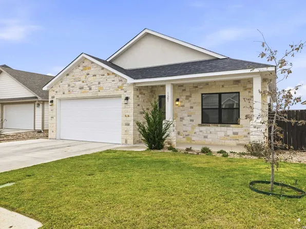 121 Feather Way, Fredericksburg, TX 78624