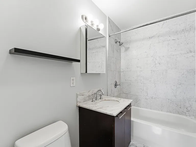 501 Adams St #4E — Photo 5