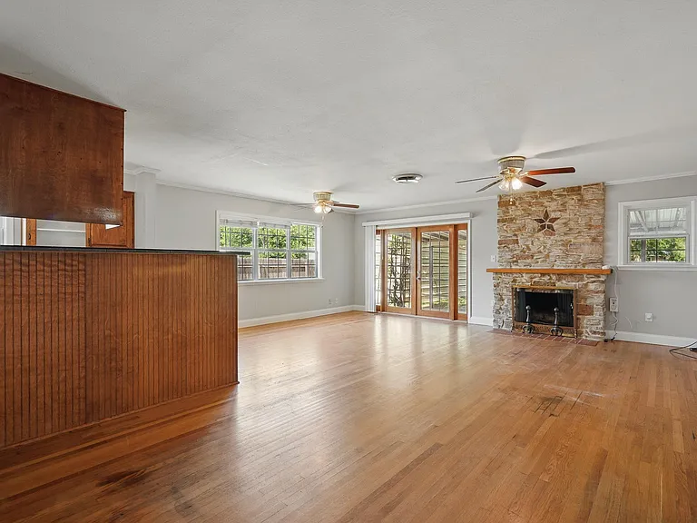 3333 Sayles Blvd — Photo 22