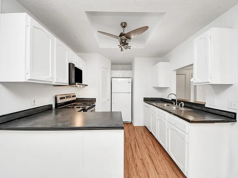 17003 Amidon Dr — Photo 16
