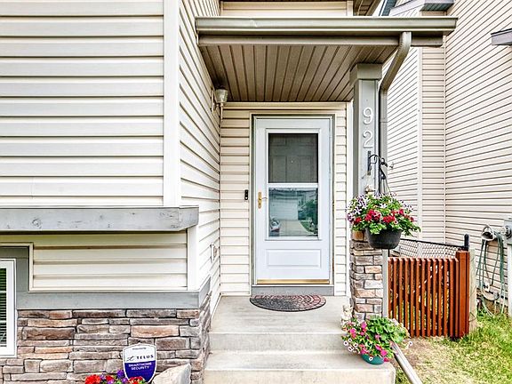 2nd image of 92 S Everstone Rise SW