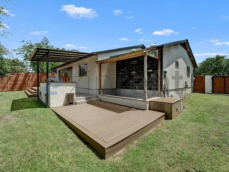 3600 Alexandria Dr — Photo 7