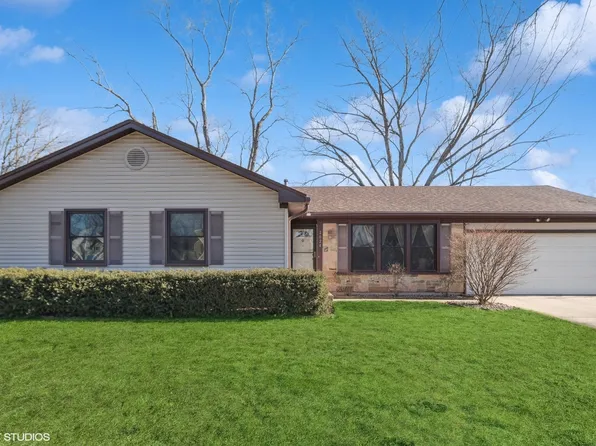 2024 Springside Dr, Naperville, IL 60565