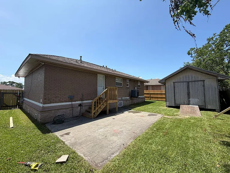 2039 Sauvage Ave — Photo 10