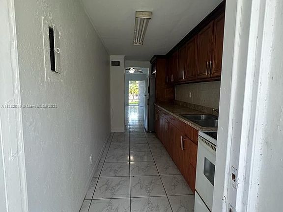 4th image of 1450 NE 170th St APT 109