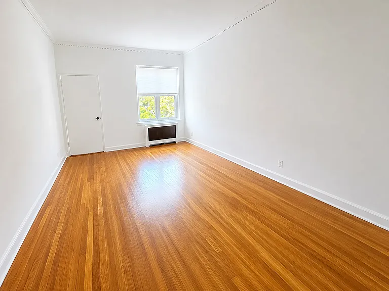 1120 E 53rd St #1 — Photo 7