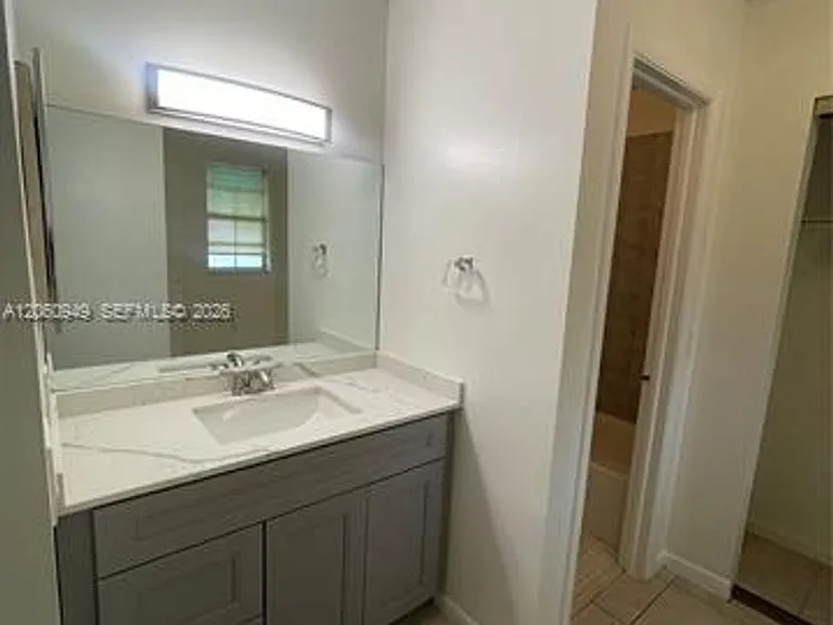 12370 SW 52nd Pl #Townhouse 12370 — Photo 22