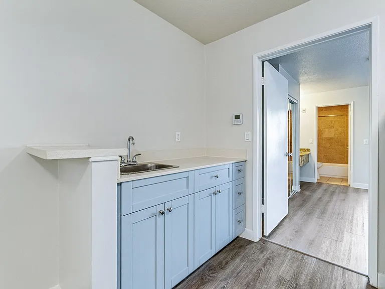 The Presidio Apartments — Photo 14