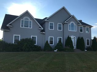 48 Farmstead Ln, Suffield, CT 06078