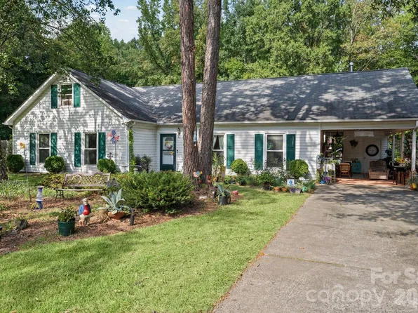11210 Walking Horse Ln, Charlotte, NC 28215