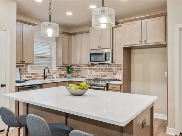 2812 Bombay Ct, Bryan, TX 77808