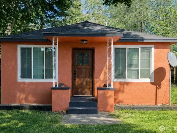 212 4th Street W, Tonasket, WA 98855