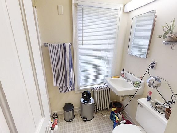 5th image of 809 Lawrence St Unit 3