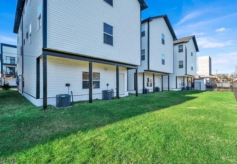 757 Seaport Dr #1 — Photo 26
