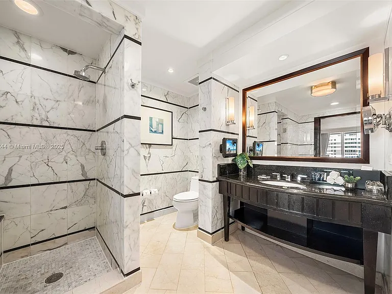 4391 Collins Ave #802 — Photo 35