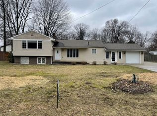 2043 Beach Dr, Akron, OH 44312