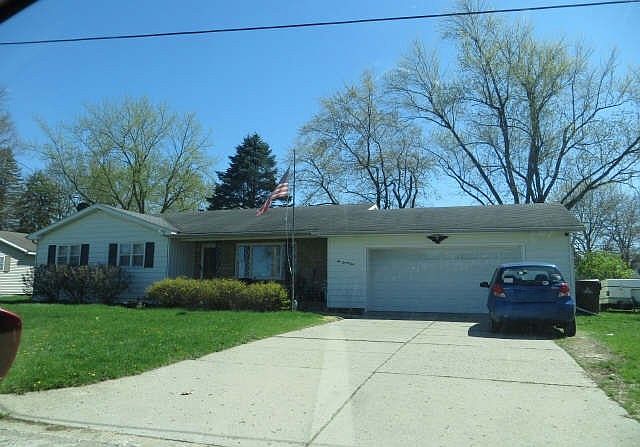 1st image of 229 W Elm St
