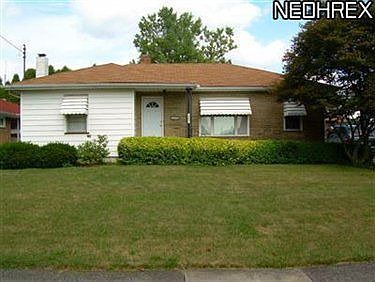 1st image of 987 Lawrence Ave