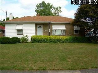 987 Lawrence Ave, Girard, OH 44420