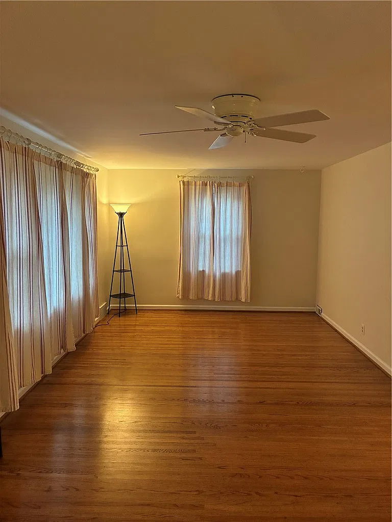 3 bed, 1.5 bath, 1062 sqft, $2,100 — Photo 3